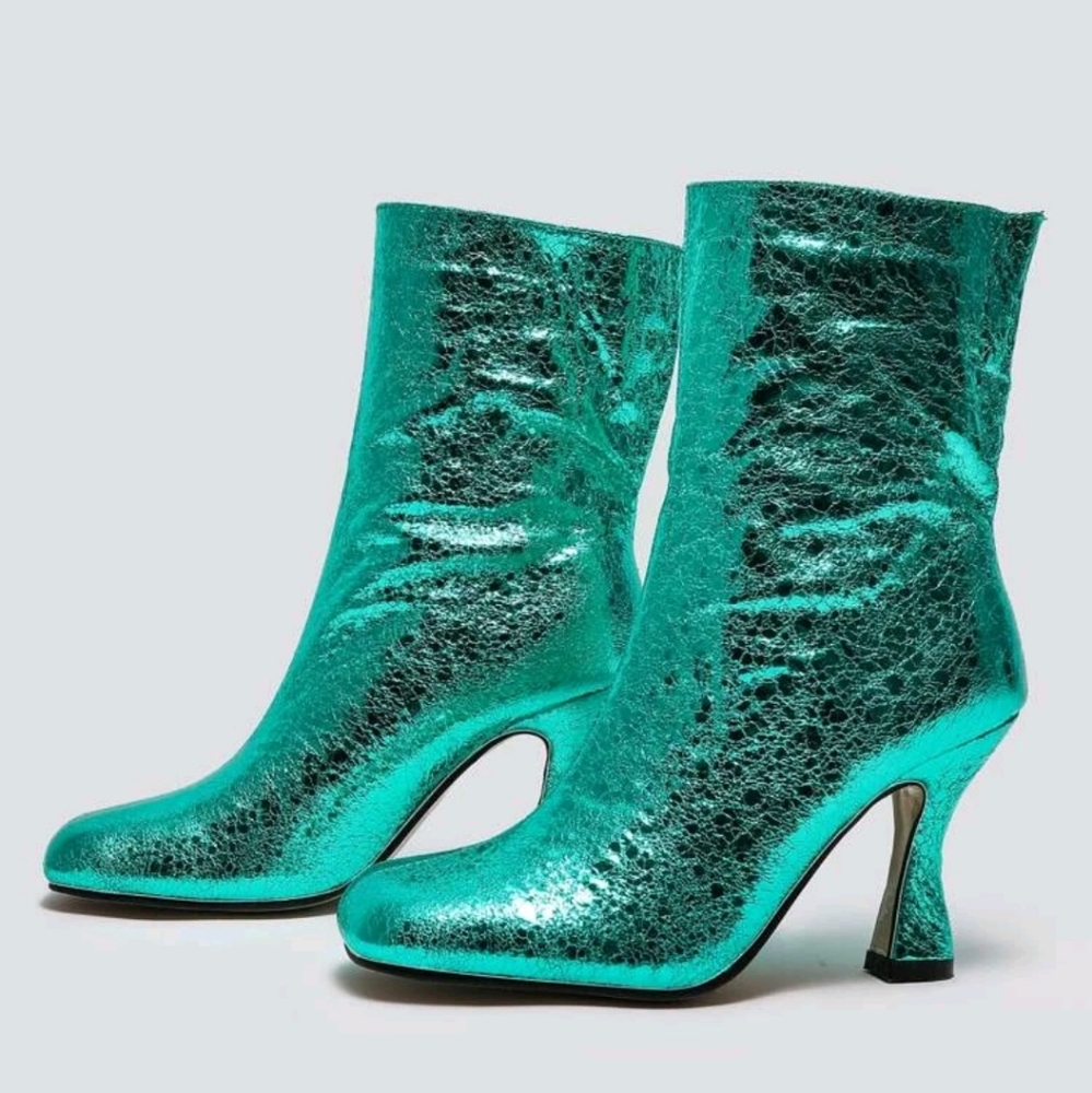 Pyramid Booties - Picture 3 of 5